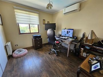 Casa en venta de 4 dorm. en Huechuraba