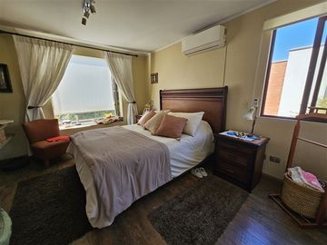 Casa en venta de 4 dorm. en Huechuraba