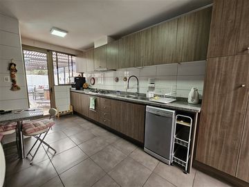 Casa en venta de 4 dorm. en Huechuraba