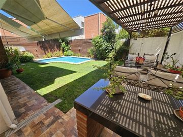 Casa en venta de 4 dorm. en Huechuraba
