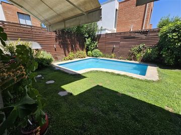Casa en venta de 4 dorm. en Huechuraba