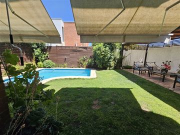 Casa en venta de 4 dorm. en Huechuraba