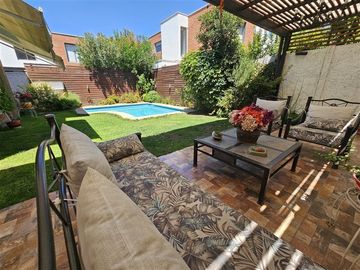 Casa en venta de 4 dorm. en Huechuraba