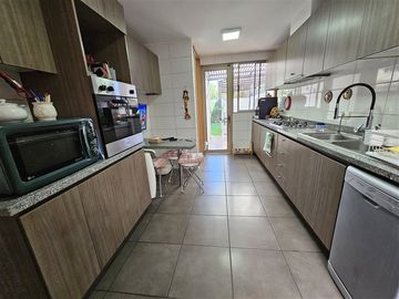 Casa en venta de 4 dorm. en Huechuraba