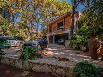 Casa de Lujo en Venta en Pinar de la Venta Zapopan Rancho contento