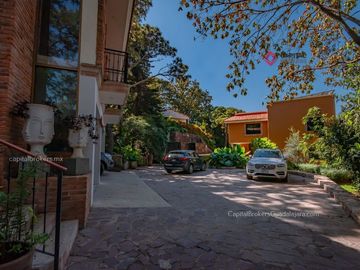 Casa de Lujo en Venta en Pinar de la Venta Zapopan Rancho contento