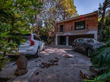 Casa de Lujo en Venta en Pinar de la Venta Zapopan Rancho contento