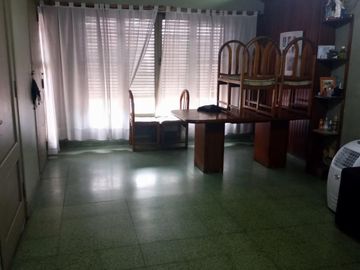 Casa de cuatro ambientes en venta en Haedo Norte
