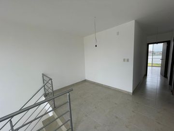 VENTA DE CASA VILLAS LA RIADA DE LA URBANIZACION LA ROMAREDA -  POR ESTRENAR (LM)