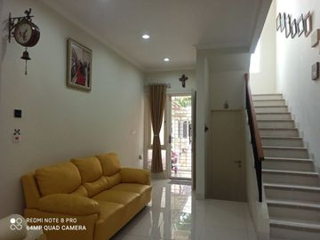 DIJUAL RUMAH BAGUS SUDAH RENOV SEMI FURNISH DI VOLTA GADING SERPONG