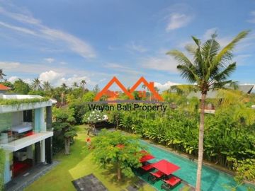 Villa Taman Luas Dekat Pantai Pererenan