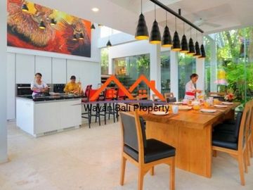 Villa Taman Luas Dekat Pantai Pererenan