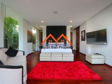 Villa Taman Luas Dekat Pantai Pererenan