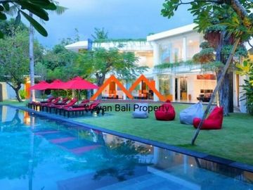 Villa Taman Luas Dekat Pantai Pererenan