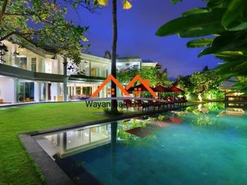 Villa Taman Luas Dekat Pantai Pererenan