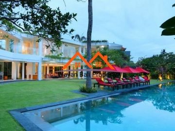 Villa Taman Luas Dekat Pantai Pererenan