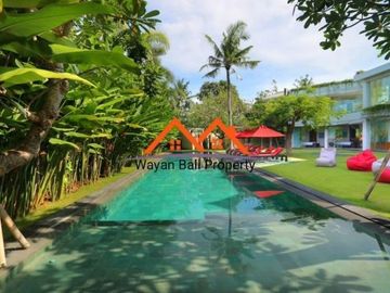 Villa Taman Luas Dekat Pantai Pererenan