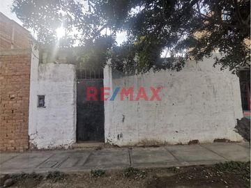 Área de terreno: 100 m2
Área construida: 78.08 m2
Área libre: 21.92 m2 
Medidas: 
Por el frente: 5 m
Por el fondo: 20 m
Consta de: 2 Hall,  1 sa