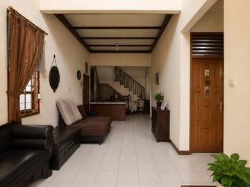 Rumah Siap Huni 2 Lantai di Cirendeu Harga Murah