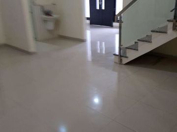 Dijual rumah istimewa new di Darmo baru barat surabaya