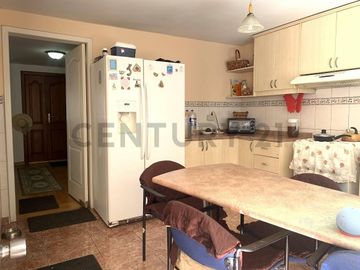Venta casa 3 pisos Los cipreses Urb. Santa Lucía