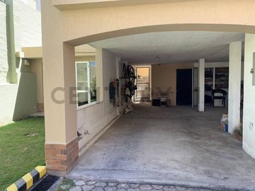 Venta casa 3 pisos Los cipreses Urb. Santa Lucía