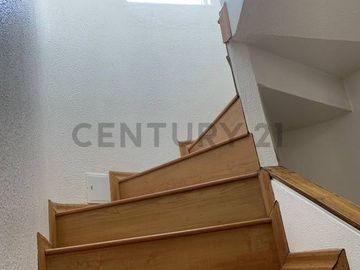 Venta casa 3 pisos Los cipreses Urb. Santa Lucía