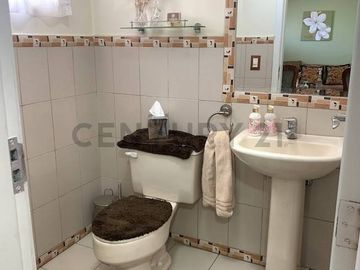 Venta casa 3 pisos Los cipreses Urb. Santa Lucía