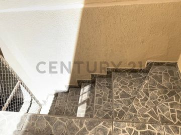 Venta casa 3 pisos Los cipreses Urb. Santa Lucía