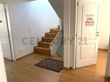 Venta casa 3 pisos Los cipreses Urb. Santa Lucía