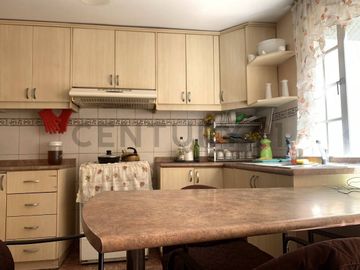Venta casa 3 pisos Los cipreses Urb. Santa Lucía