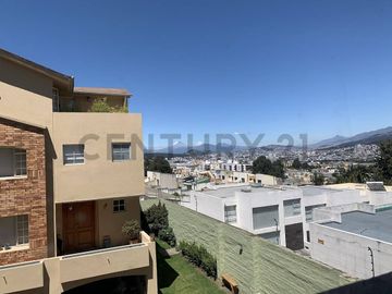 Venta casa 3 pisos Los cipreses Urb. Santa Lucía