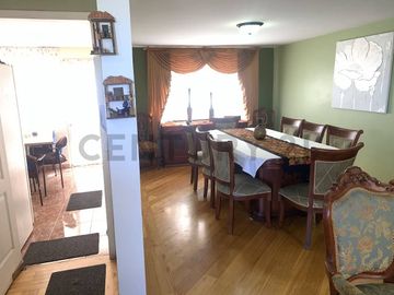 Venta casa 3 pisos Los cipreses Urb. Santa Lucía