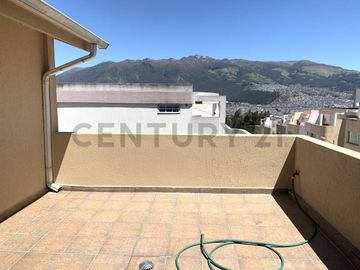 Venta casa 3 pisos Los cipreses Urb. Santa Lucía