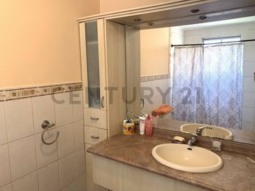 Venta casa 3 pisos Los cipreses Urb. Santa Lucía