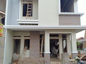 Rmh mewah 2lantai lokasi strategis Beji,depok