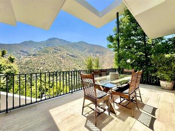 Casa en venta de 5 dorm. en Lo Barnechea
