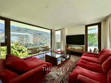 Casa en venta de 5 dorm. en Lo Barnechea