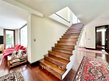 Casa en venta de 5 dorm. en Lo Barnechea