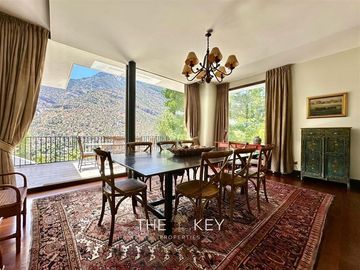 Casa en venta de 5 dorm. en Lo Barnechea