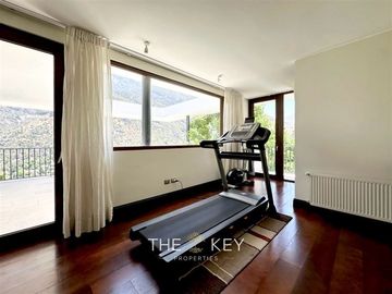 Casa en venta de 5 dorm. en Lo Barnechea