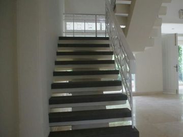 Rumah di Jl. Kemang Dalam, Jkt Sltn. Rumah Bagus & Asri
