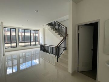 DISEWAKAN RUKO 3 LANTAI NORTHRIDGE BSD LOKASI STRATEGIS
