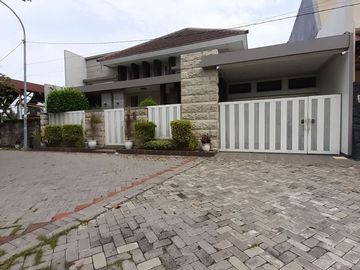 Rumah Mewah di Gayung Kebonsari Dekat POLDA dan Masjid Agung