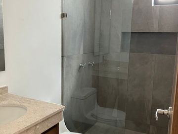 Casa en venta en privada de 48 casas con amenidades