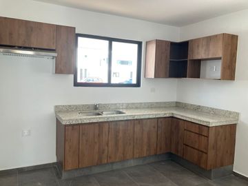 Casa en venta en privada de 48 casas con amenidades