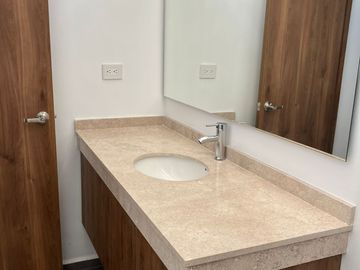 Casa en venta en privada de 48 casas con amenidades