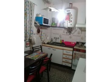 Espectacular PH. 8 x 28 Mts.4 amb.Frente-Entrada independiente-Patio-Parrilla-Terraza-Amplio Garaje-Impecable estado-