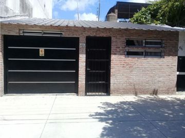 Espectacular PH. 8 x 28 Mts.4 amb.Frente-Entrada independiente-Patio-Parrilla-Terraza-Amplio Garaje-Impecable estado-