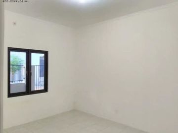 Rumah Ngagel Wasana STRATEGIS, BARU RENOV, ROW 4.5M